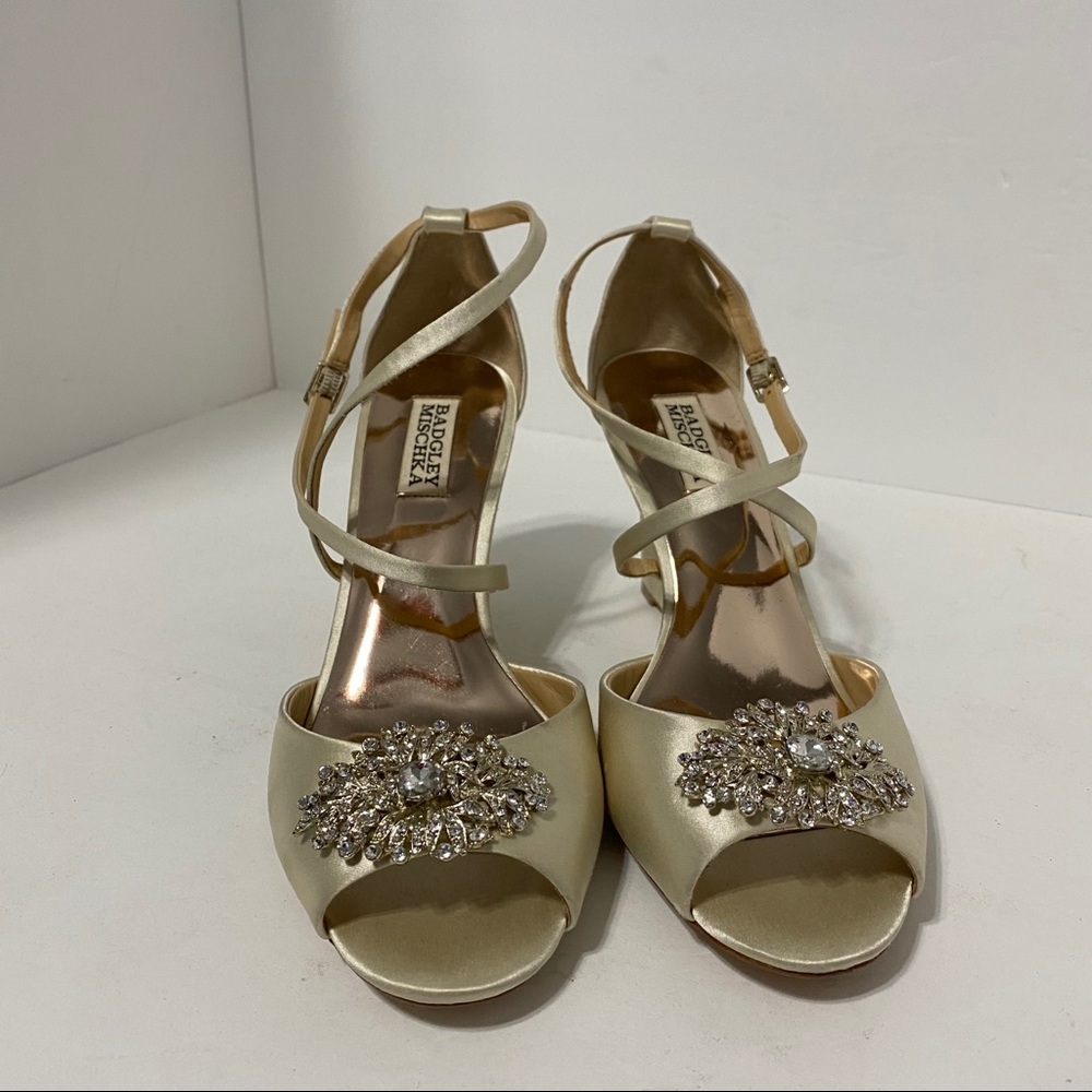 Badgley Mischka Strappy Wedged Shoes. Sz 8.5